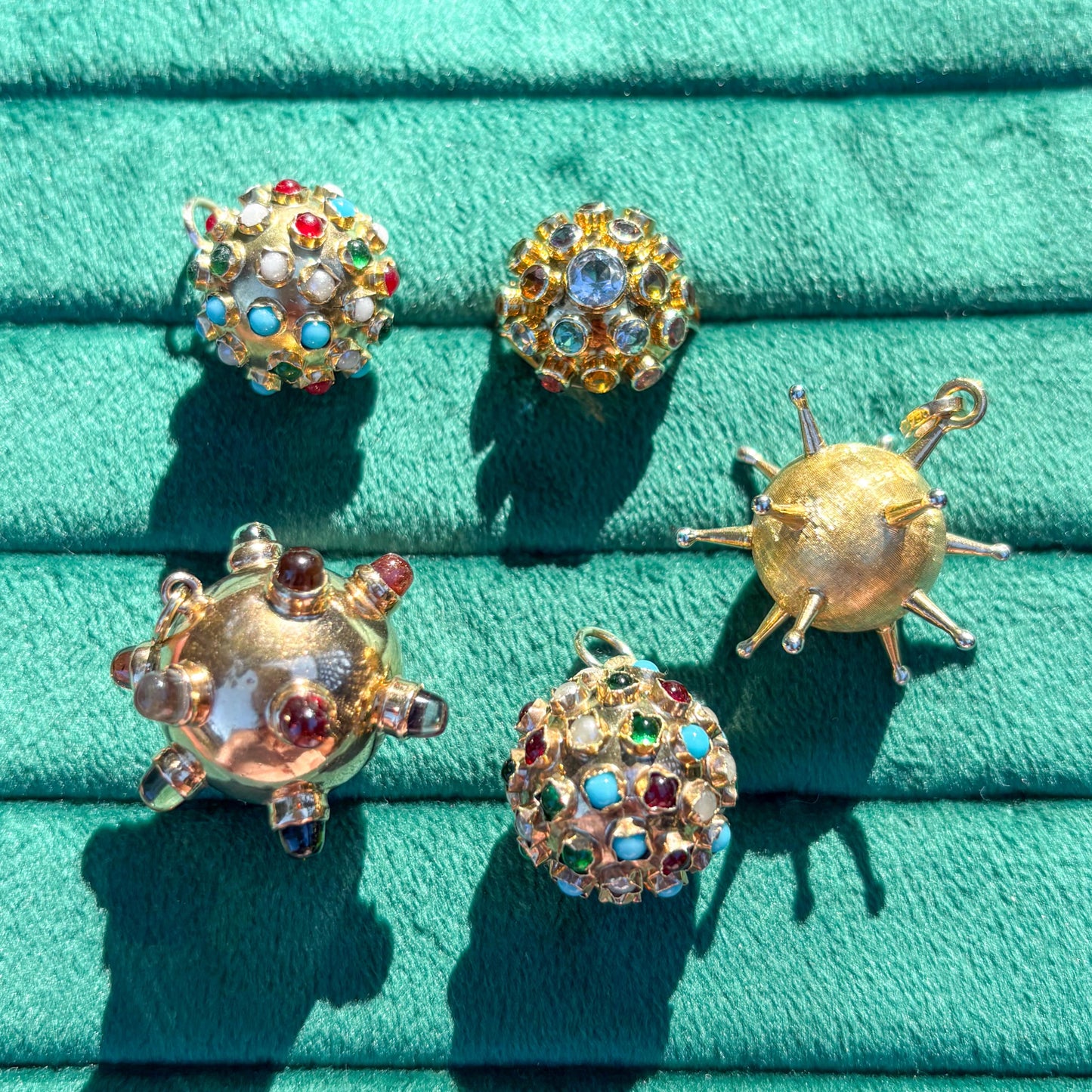 Vintage Medium 9CT Rainbow Sputnik