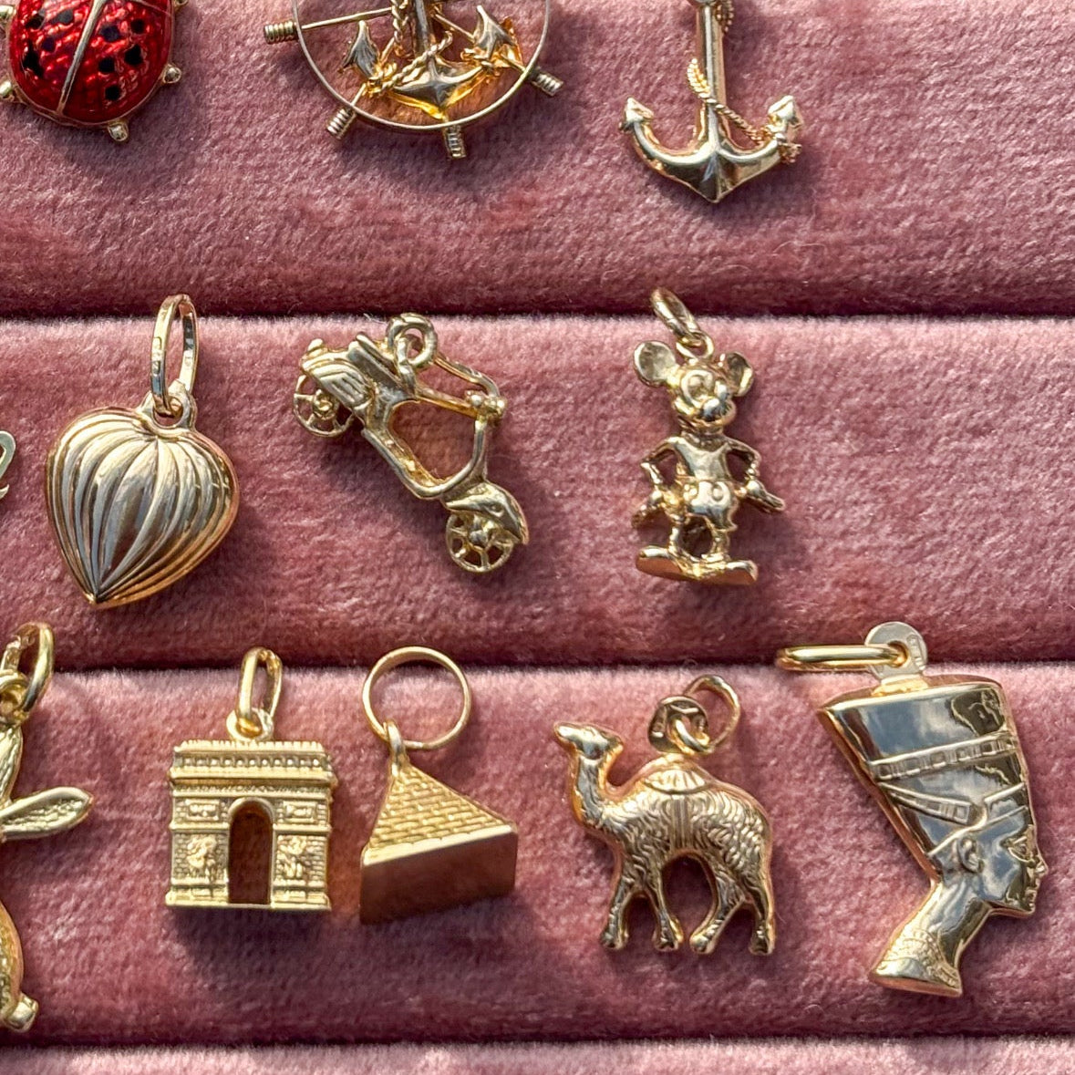Vintage Italian UNOAERRE 9K 3D camel charm