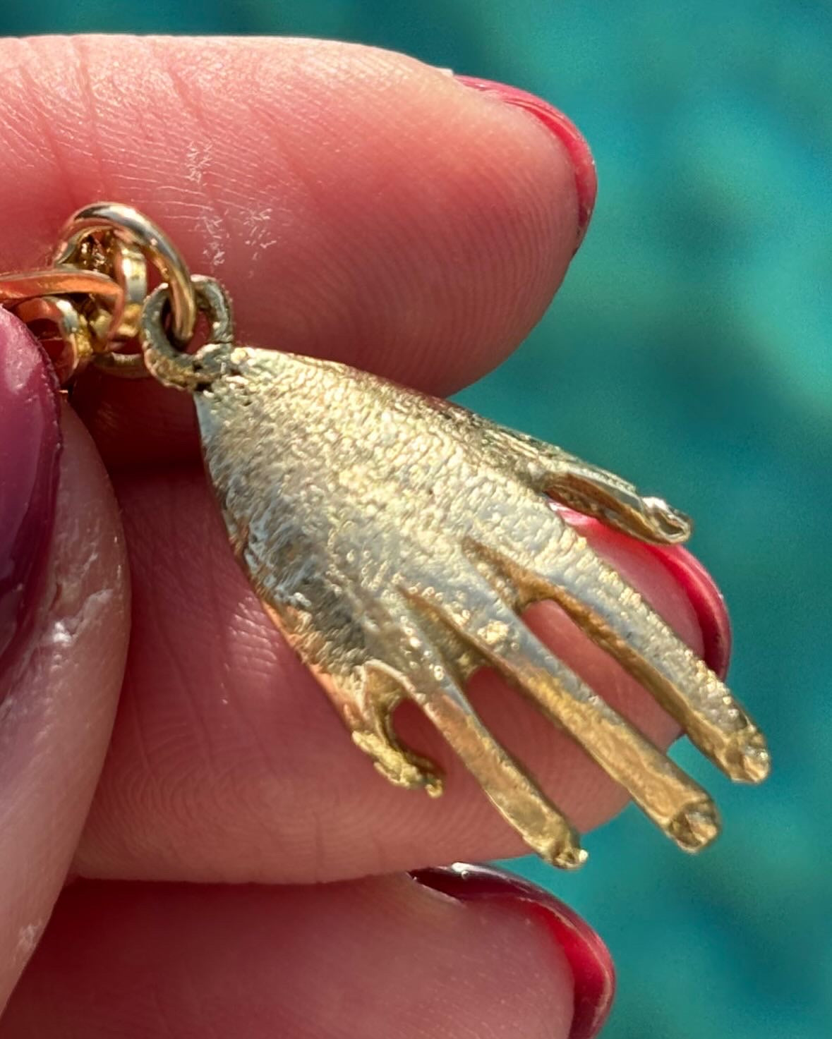 RARE Vintage French rustic 18K hand pendant with Natural Emerald
