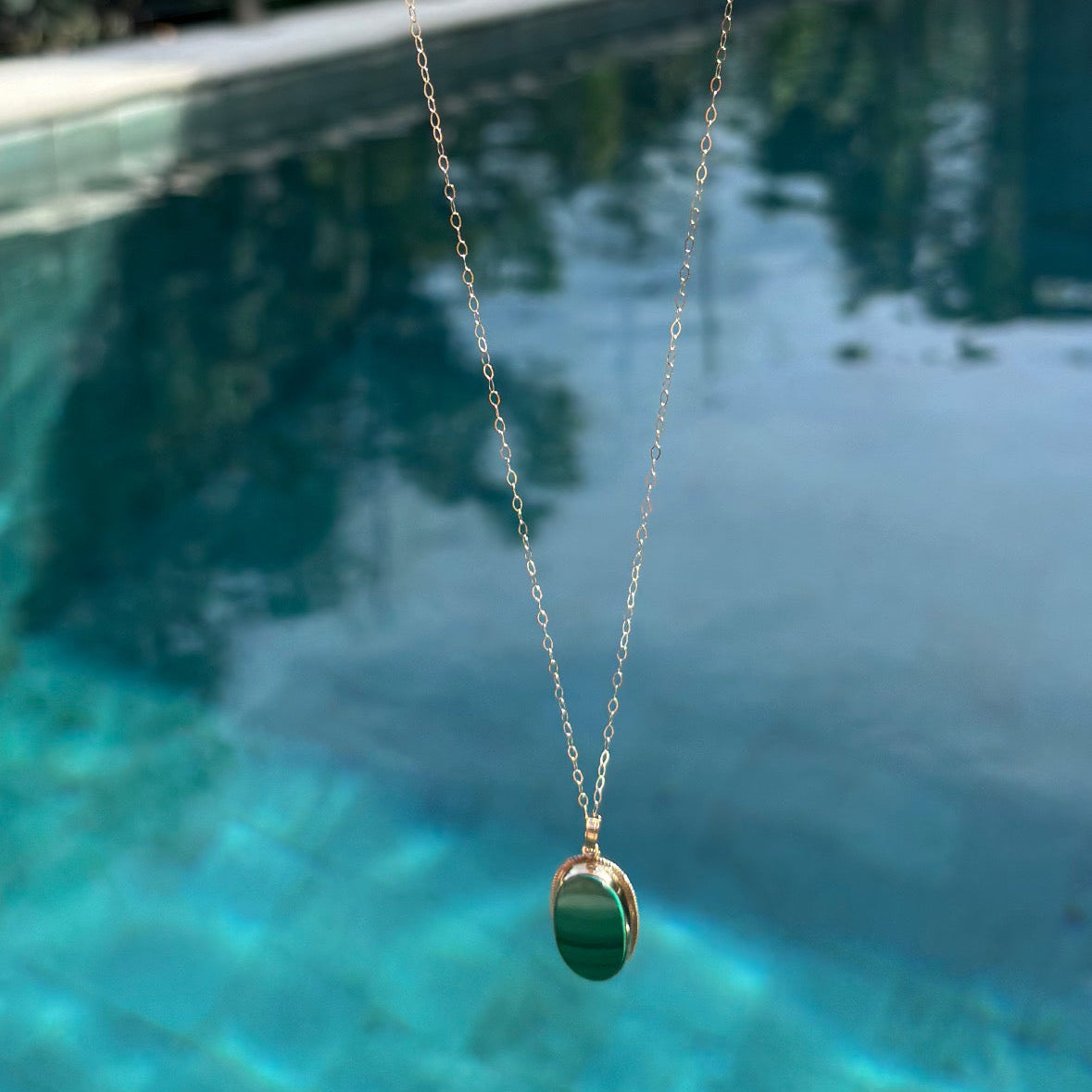 Vintage English 9CT oval Malachite pendant and fine oval link chain