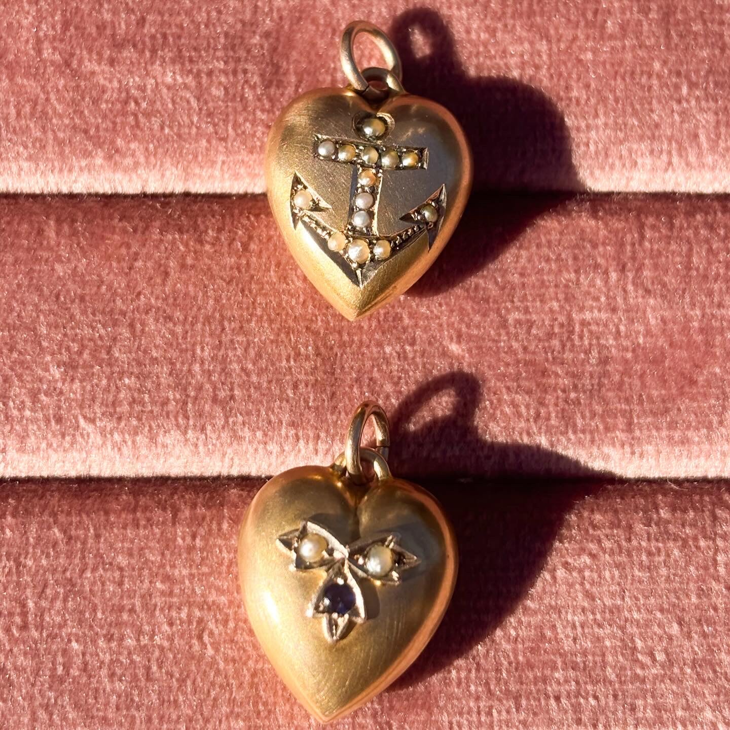 9CT Antique yellow gold heart pendant, set with two pearls and a blue paste stone