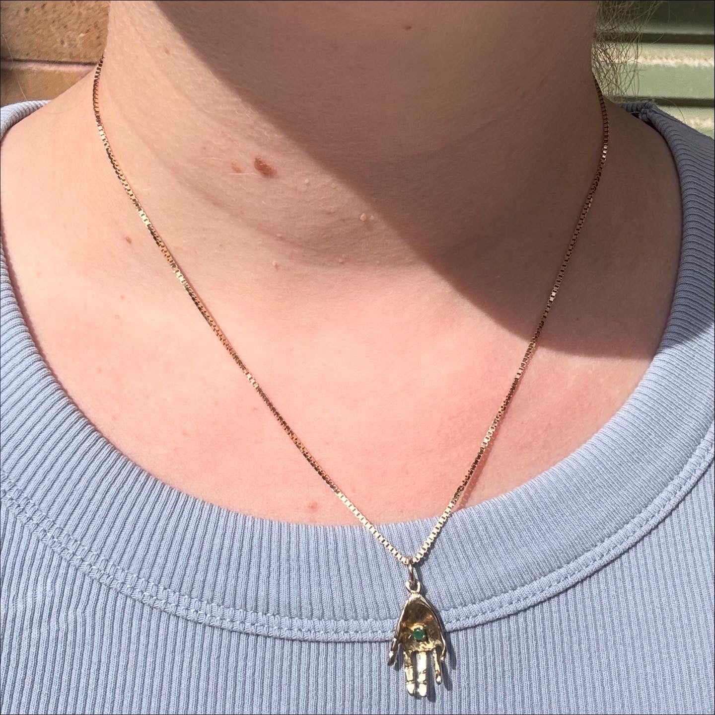 RARE Vintage French rustic 18K hand pendant with Natural Emerald