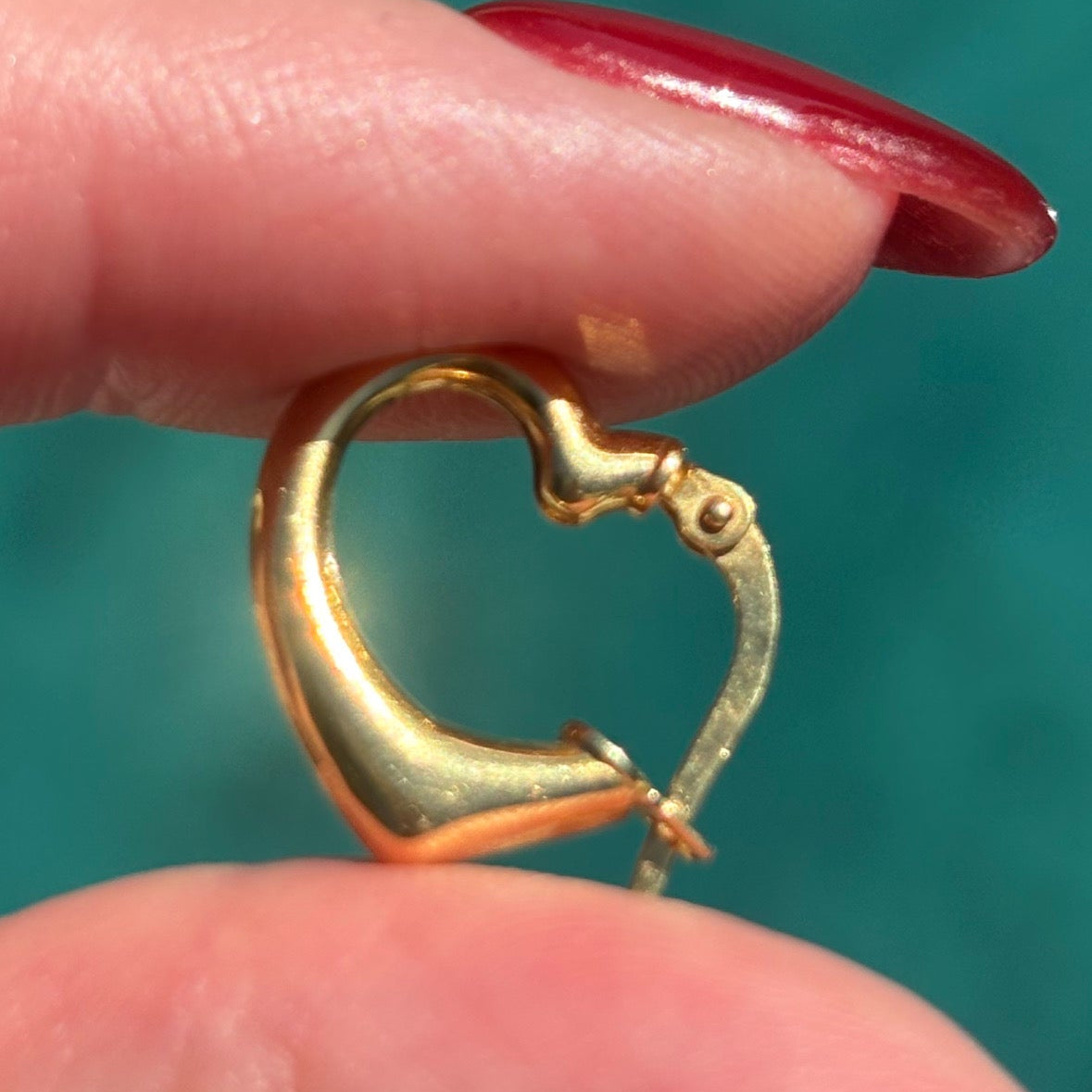 18K small heart hoops