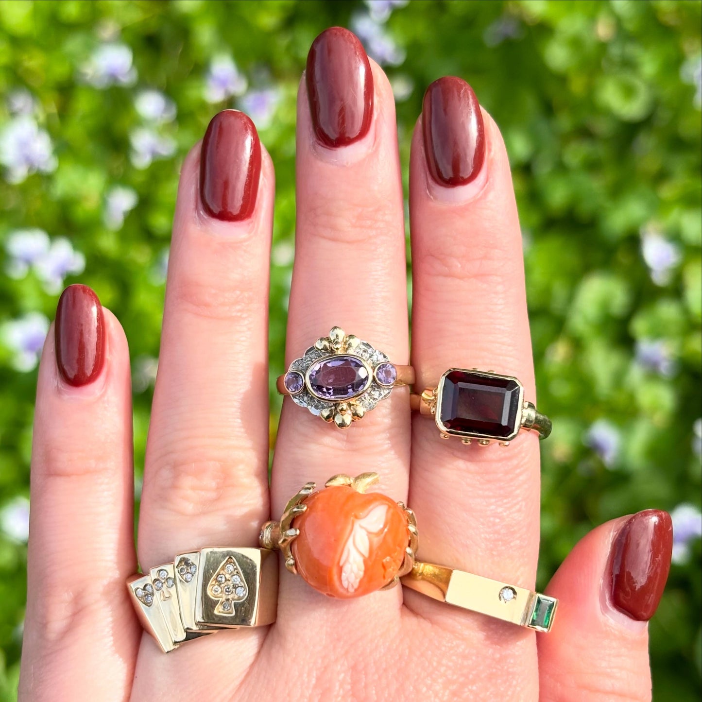 9K Coral and Diamond hands holding peach ring