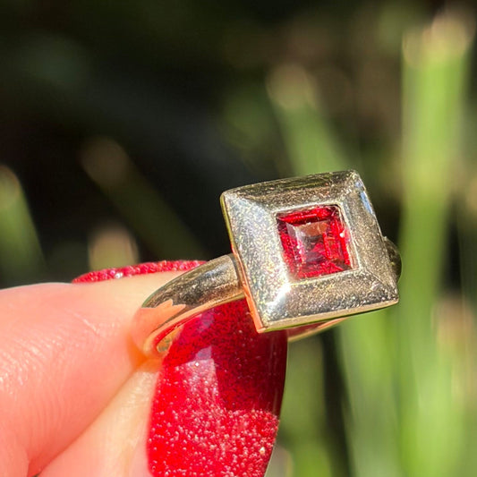 Vintage 9CT square bezel set Garnet ring