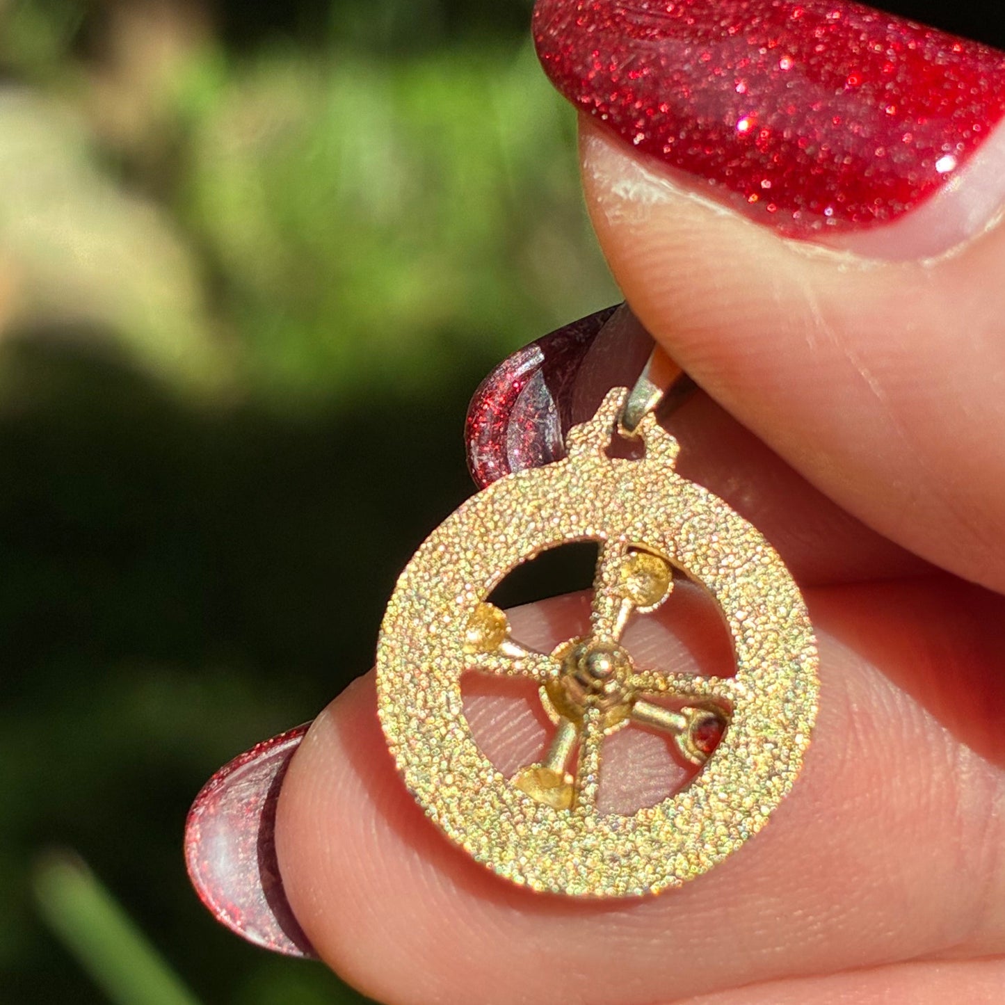Vintage working 9CT roulette wheel charm with Garnet