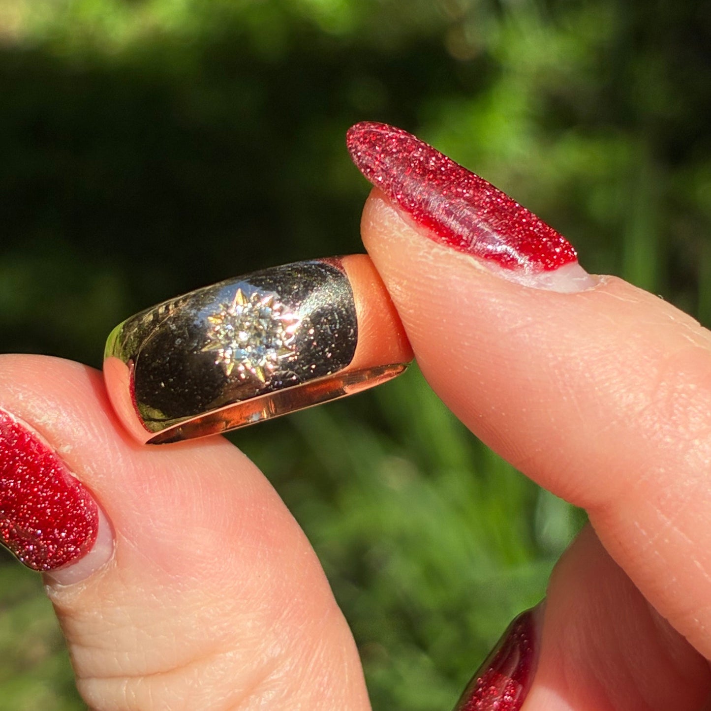 Antique Victorian 18CT chunky cigar band with large old Starburst set Diamond