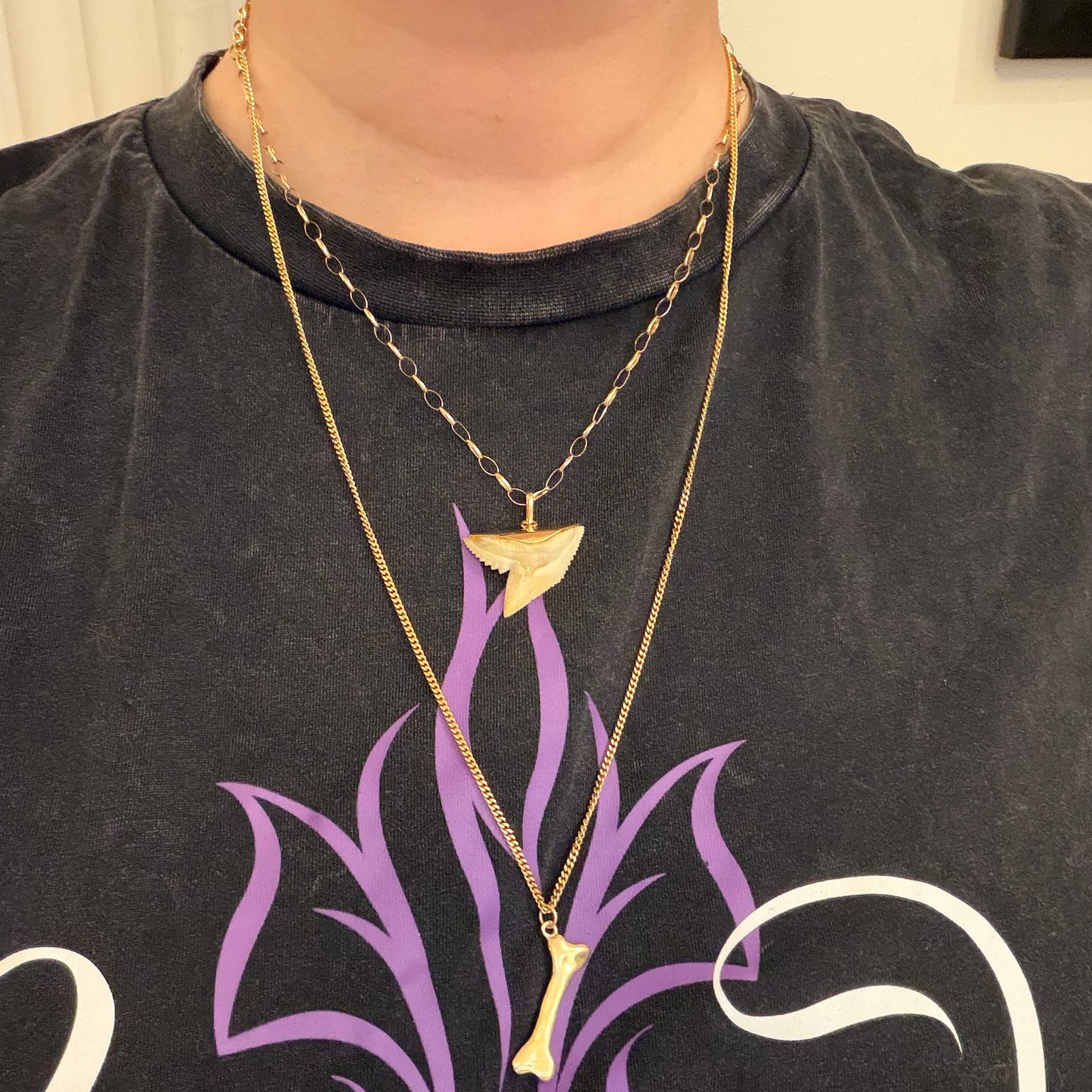 18K Old Vintage yellow gold real Shark tooth pendant