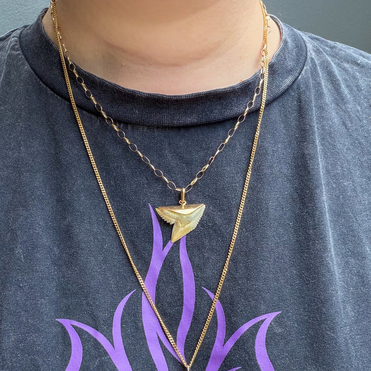 18K Old Vintage yellow gold real Shark tooth pendant