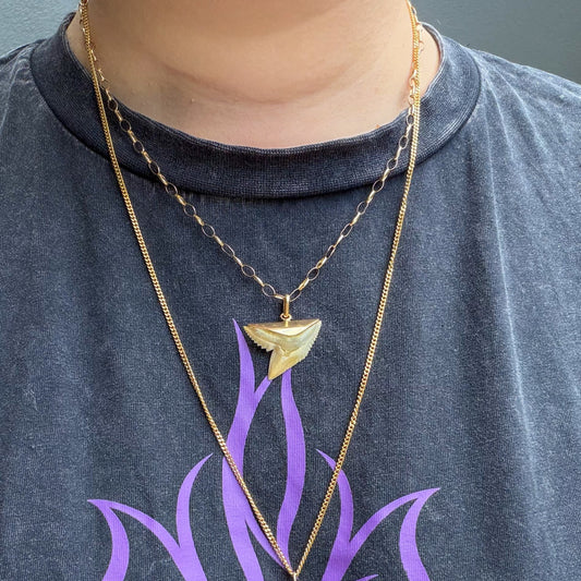 18K Old Vintage yellow gold real Shark tooth pendant