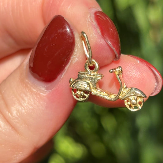 Vntage 3D SOLID 9CT vespa charm
