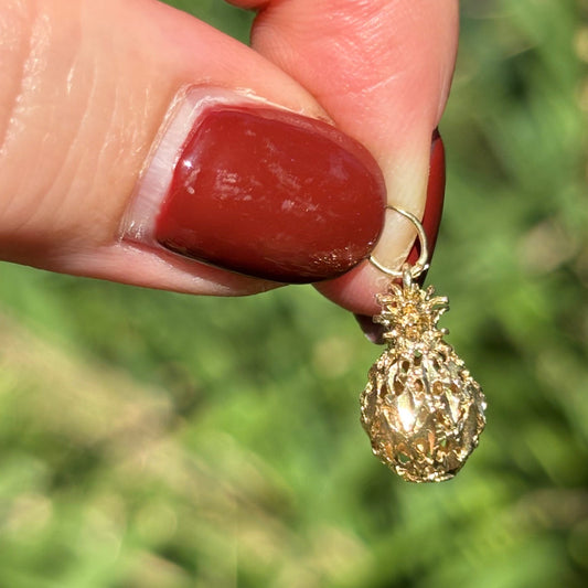 Vintage 3D 14K filagree pineapple charm