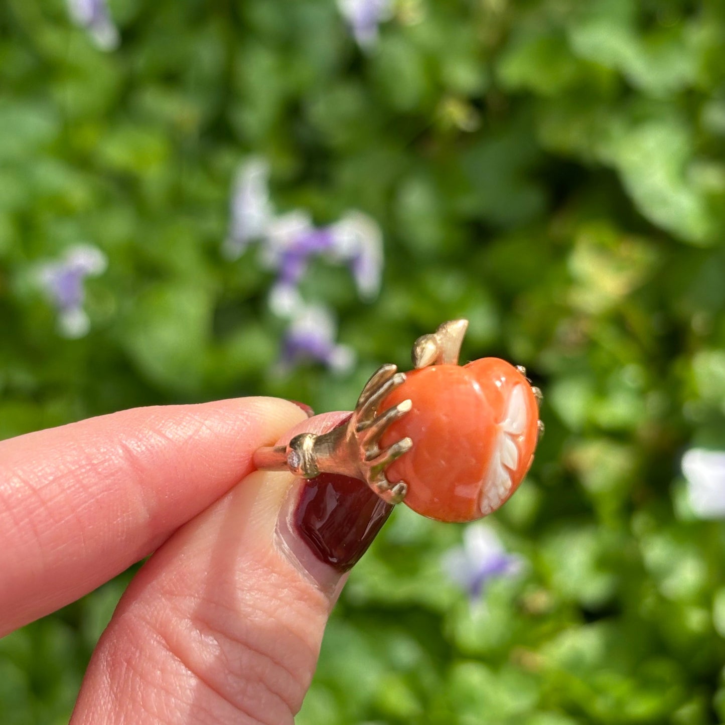 9K Coral and Diamond hands holding peach ring