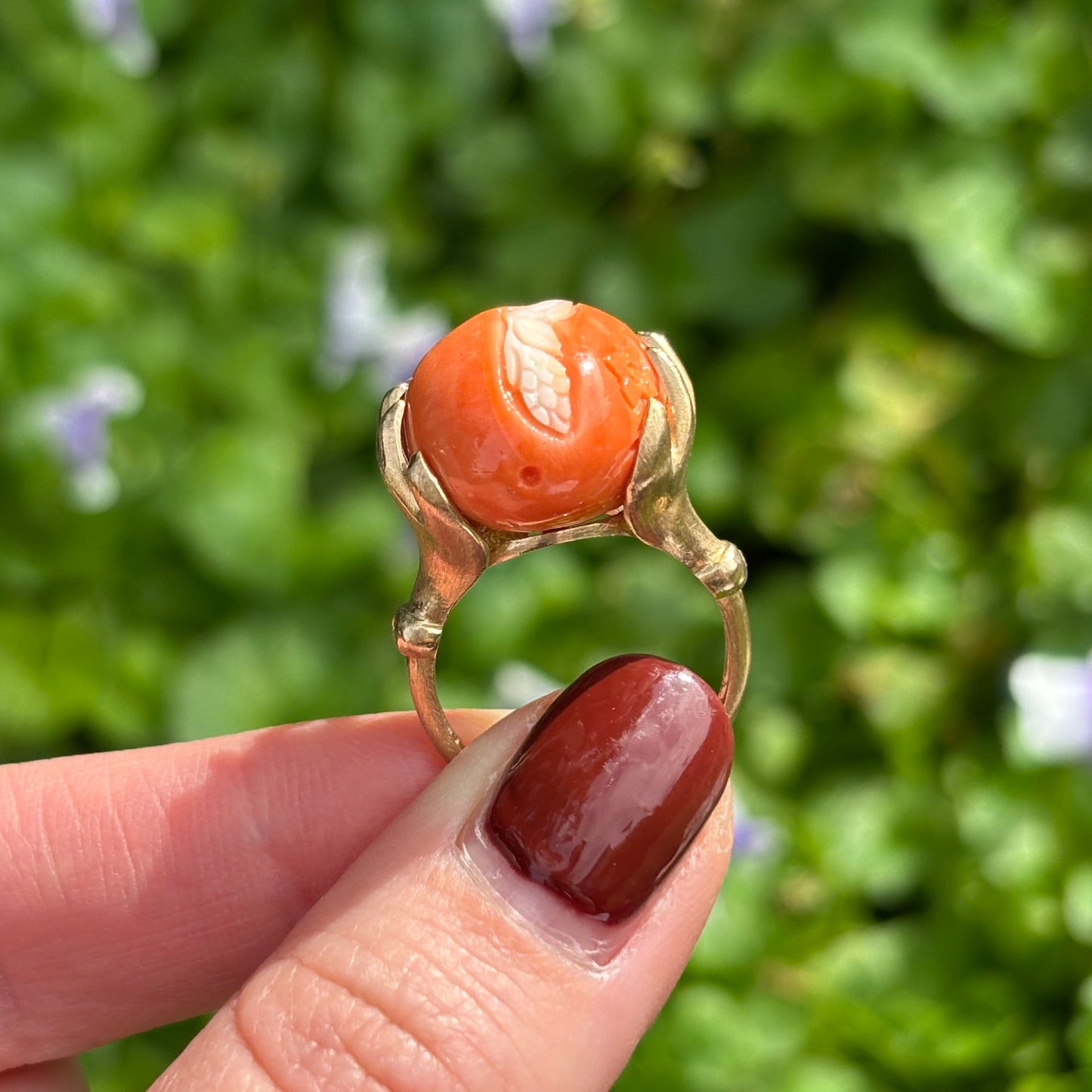 9K Coral and Diamond hands holding peach ring