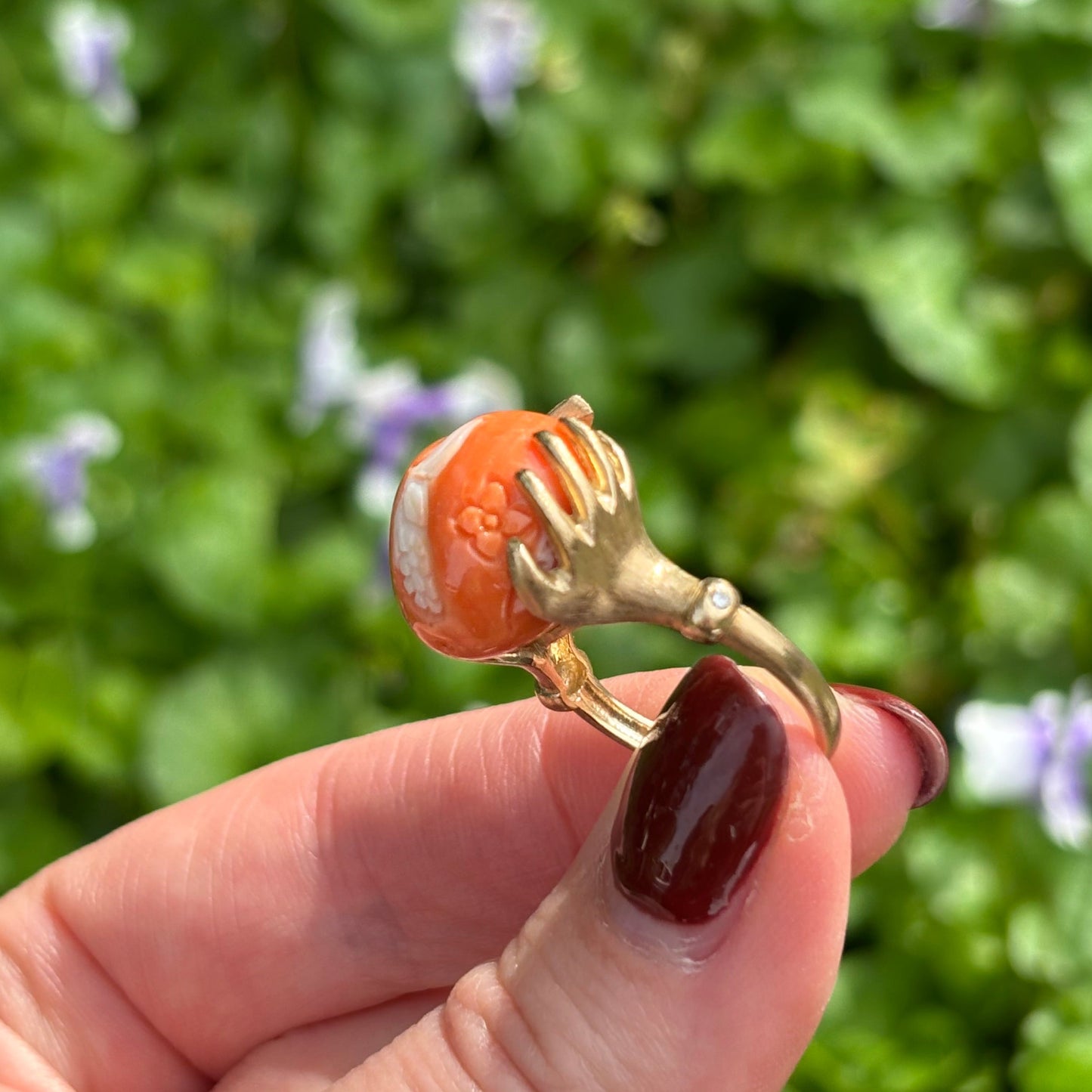 9K Coral and Diamond hands holding peach ring