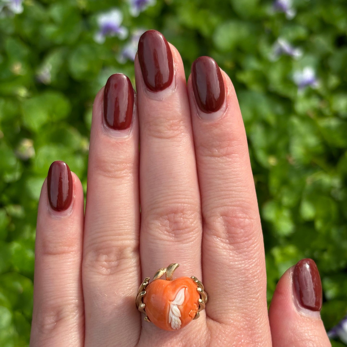 9K Coral and Diamond hands holding peach ring
