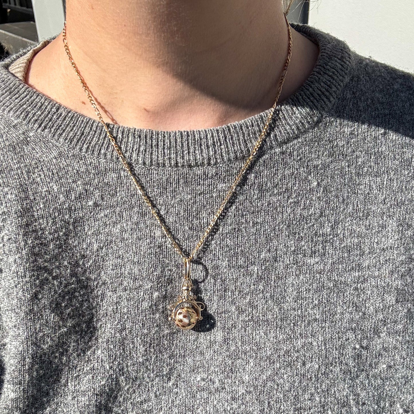 RARE 9CT textured ball spinner pendant
