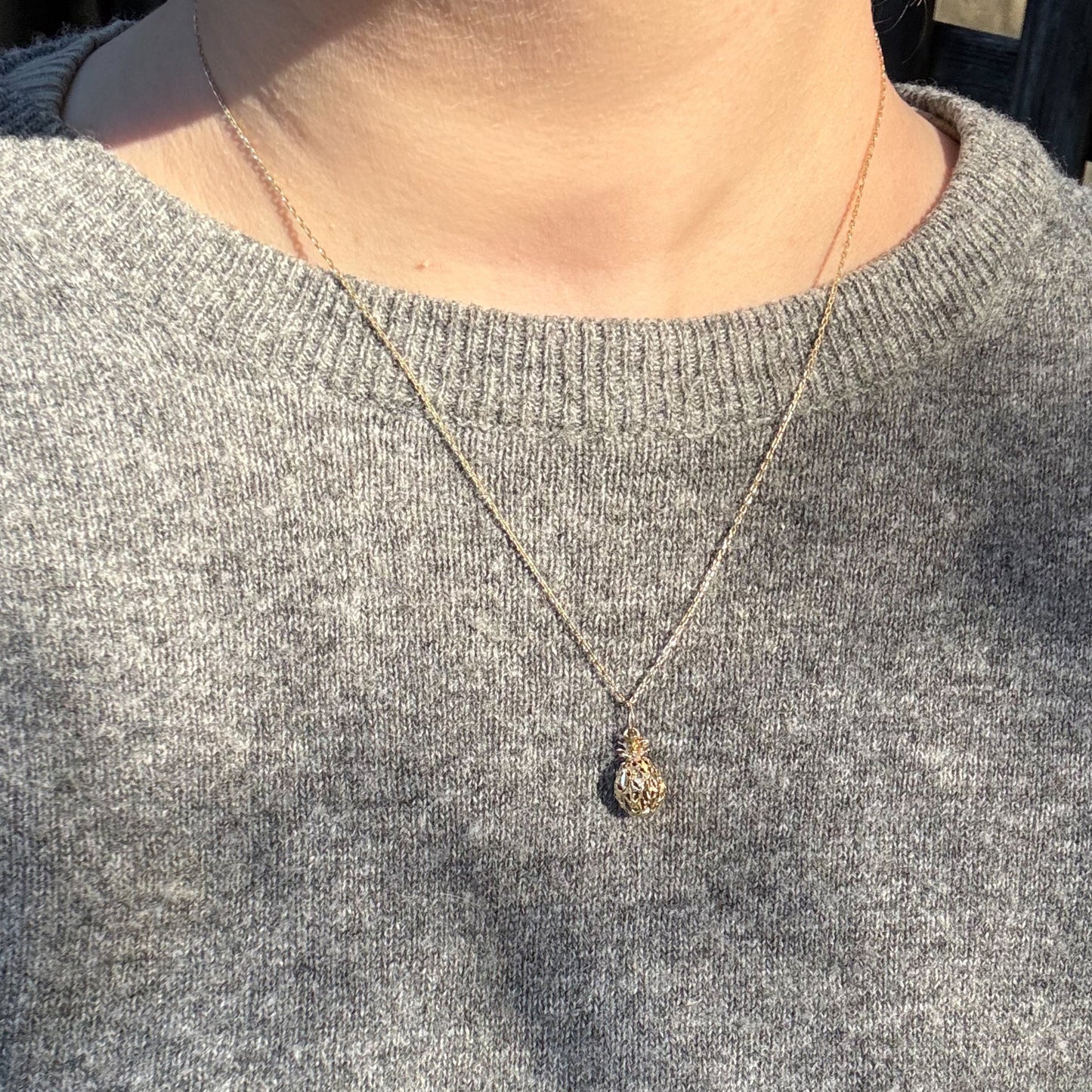 Vintage 3D 14K filagree pineapple charm
