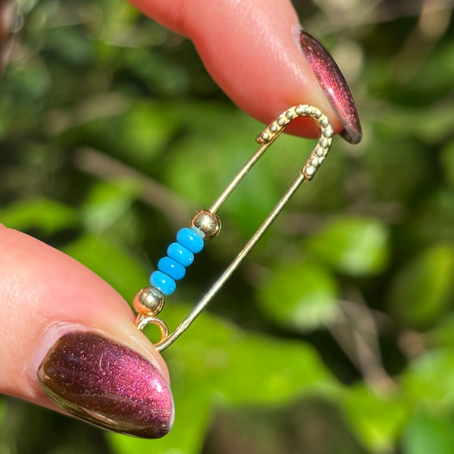 18K Vintage large safety pin with bright Natural blue stone