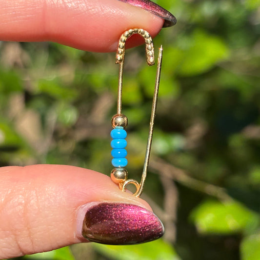18K Vintage large safety pin with bright Natural blue stone